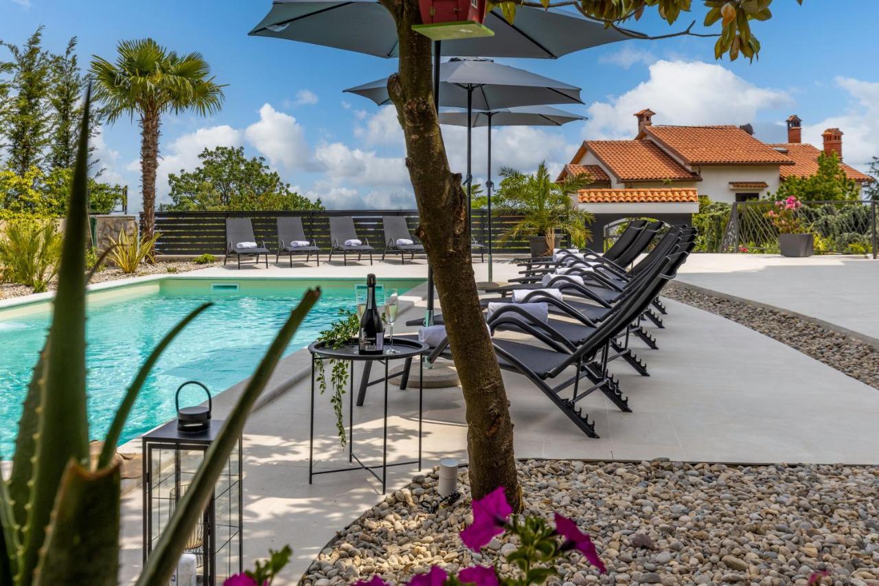 Villa Adriatic, Apartment Chiara With Sea View And Heated Swimming Pool, Free Private Parking, Ičići Екстериор снимка